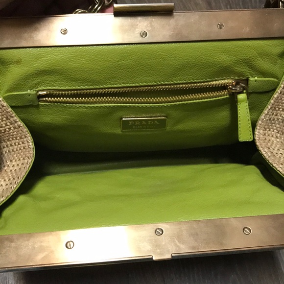 Prada - Picture 3 of 5